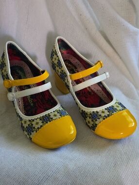 Irregular Choice Floral Mary Jane Heeled Shoes NIB. SIZE 9. CUTE!!